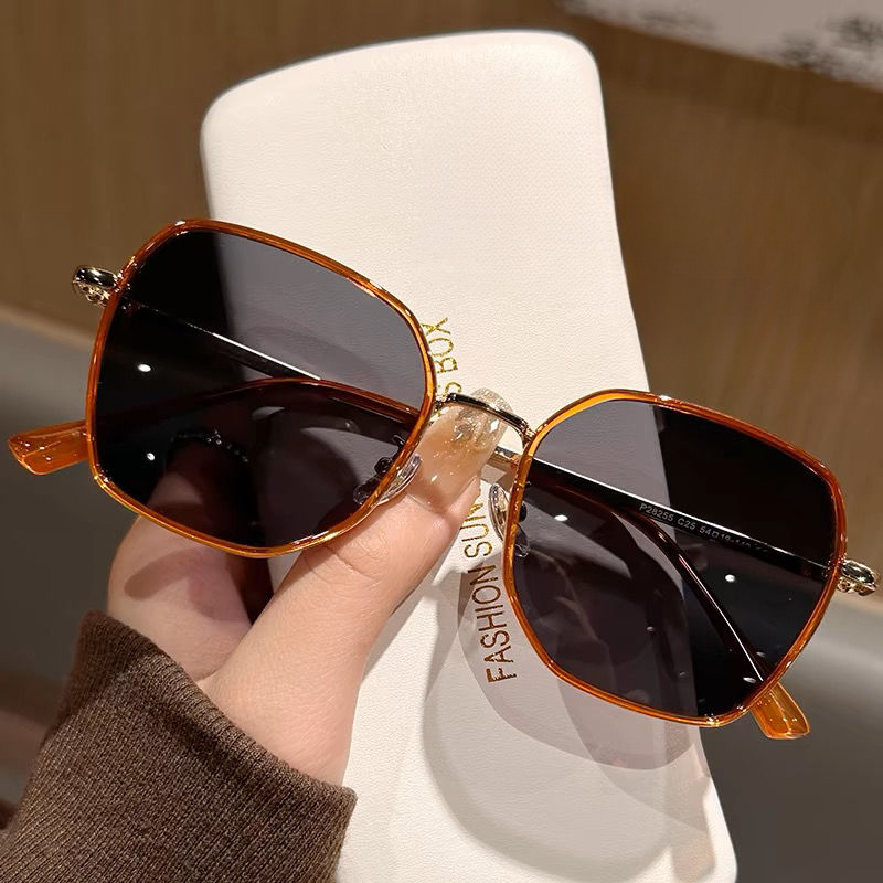 Sunglasses with the Box, S24 27 28 29 30 31 32 33