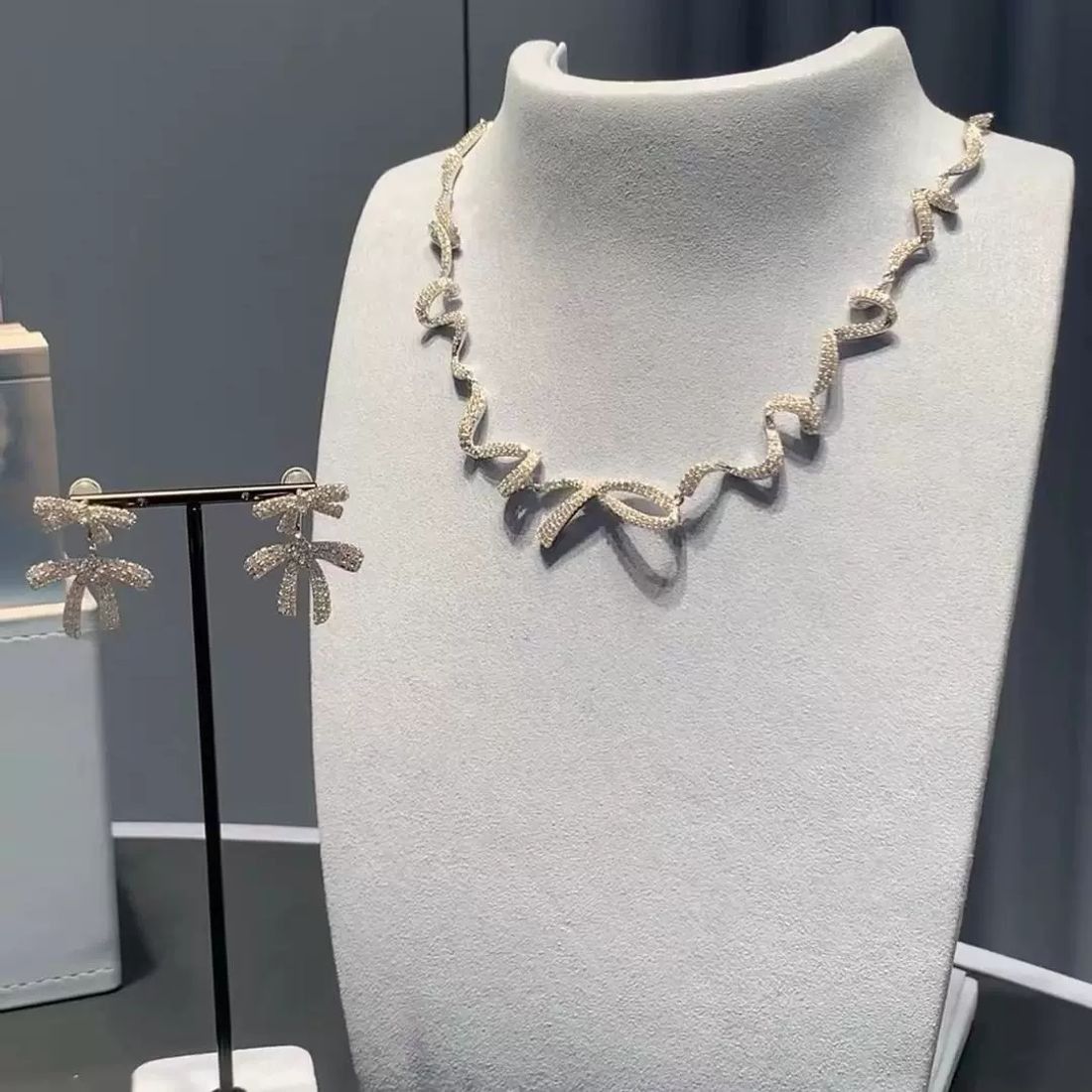 Necklace jewelry, no box, J20 4