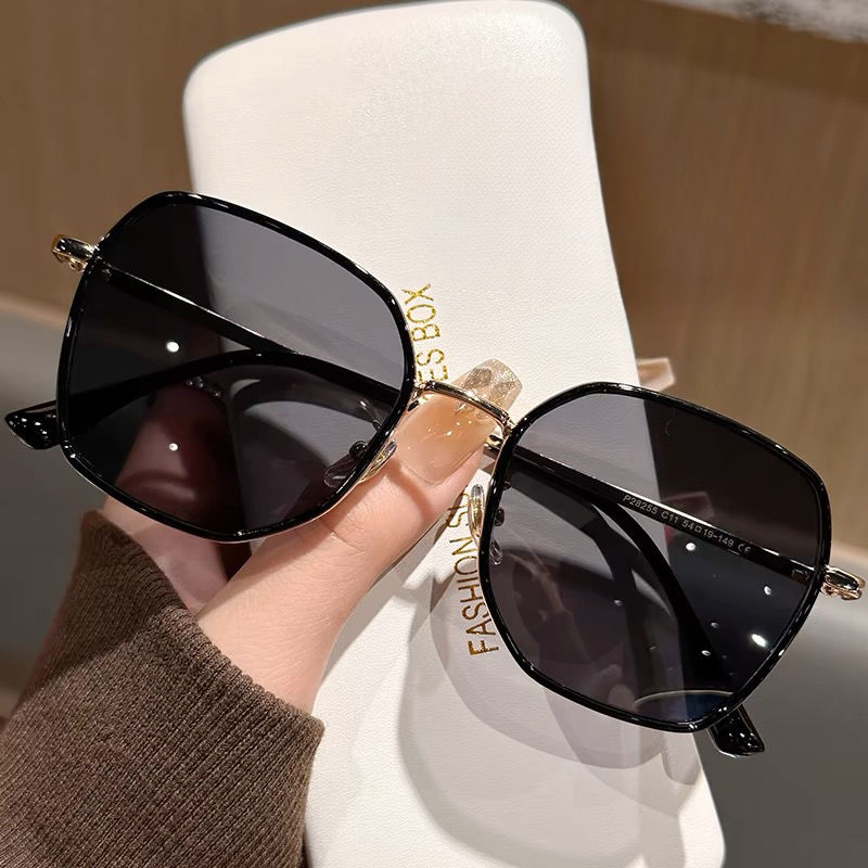 Sunglasses with the Box, S24 27 28 29 30 31 32 33