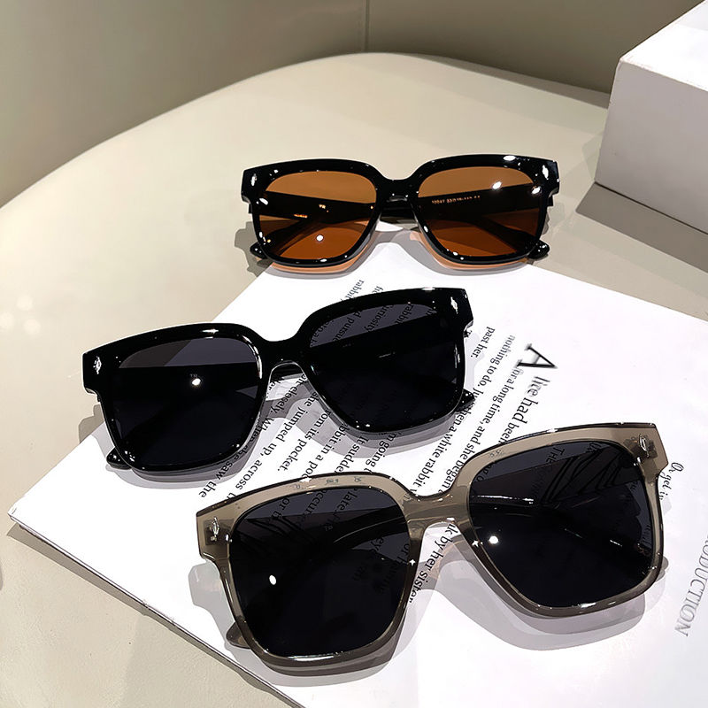 Sunglasses with the Box, S23 18 19