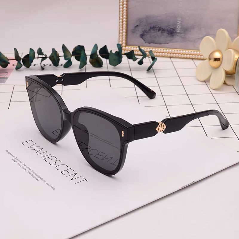 Sunglasses with the Box, S26 34